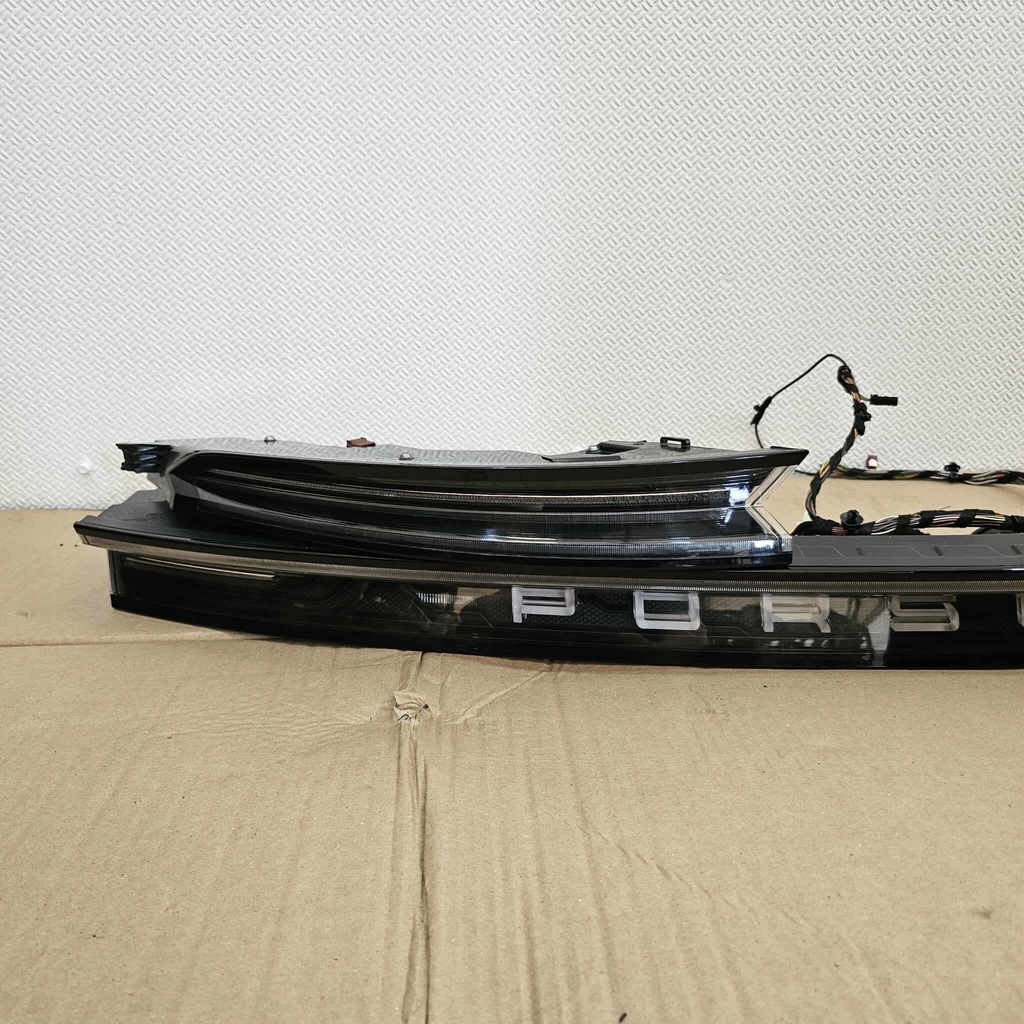 фото №11, Porsche taycan 9j1 лампа led накладка задняя задняя левая правая eu