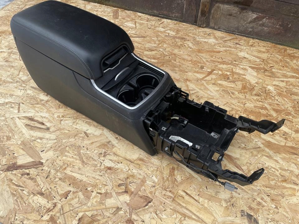 Купить Подлокотник dodge charger 2019 6ed901x9ah