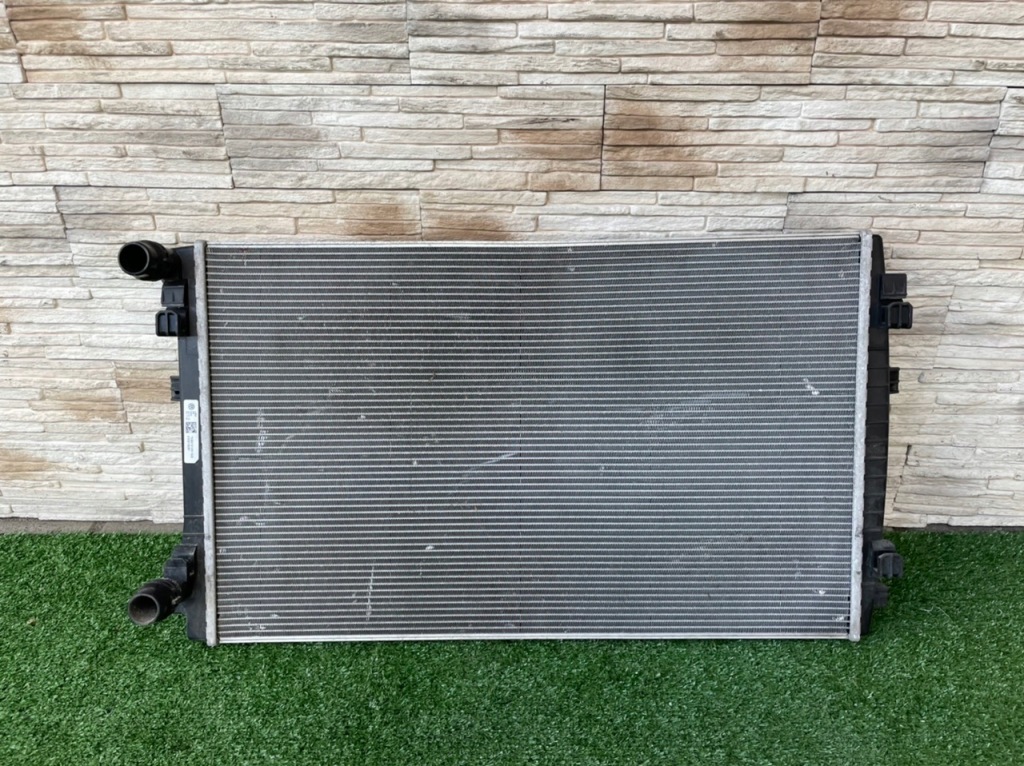 Купити Радіатор води vw 5q0121251