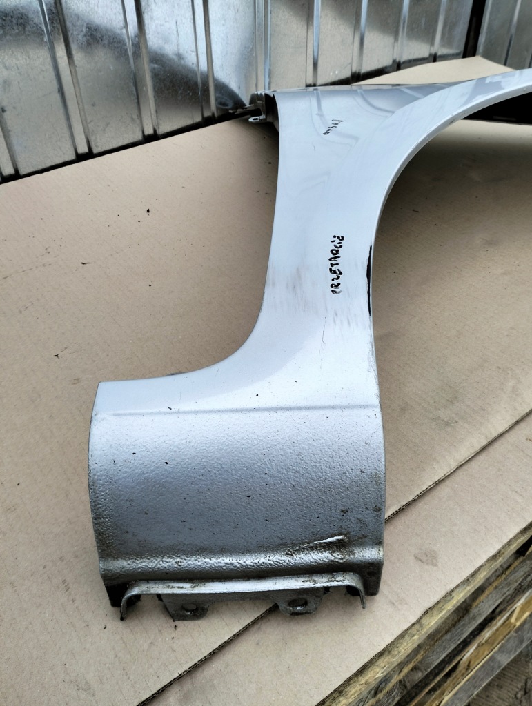 Крыло  правый  перед renault clio 3 рестайлинг  2009-2012 цвет ted69 185 Доставка