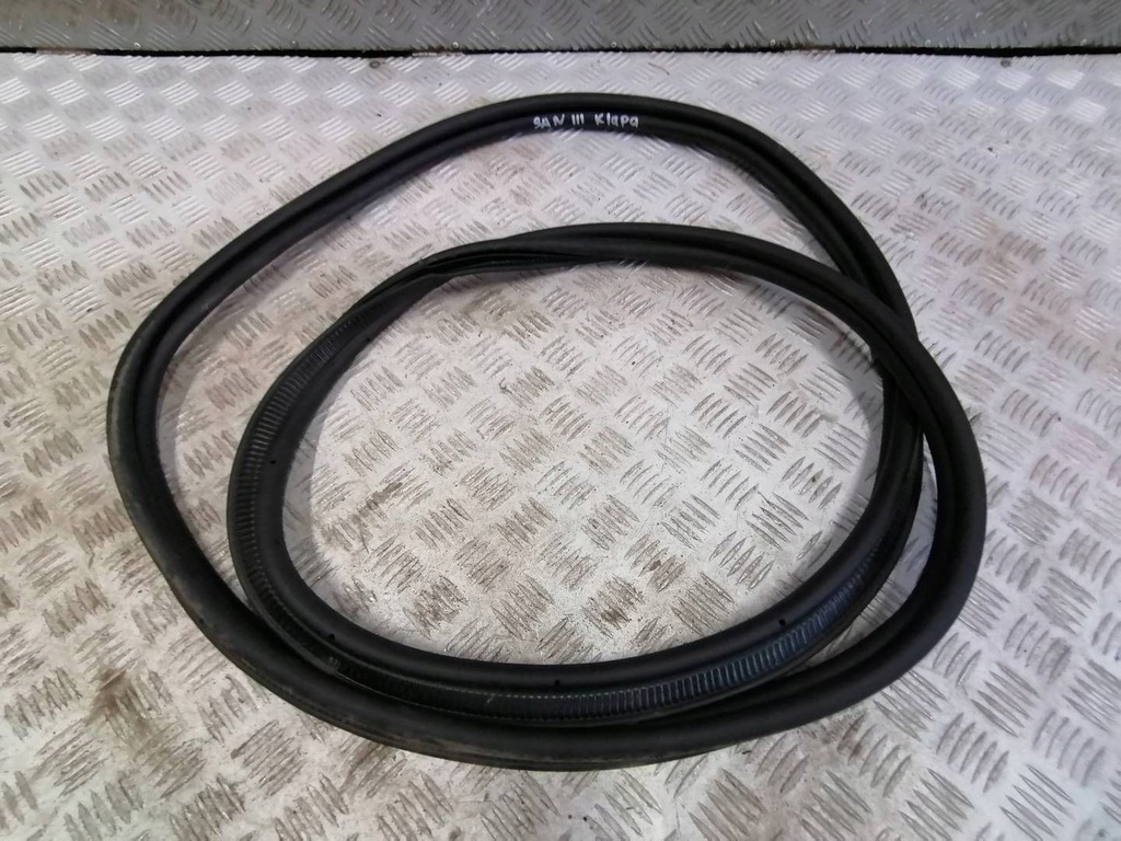 фото №1, Прокладка задняя крышки багажника dacia sandero iii