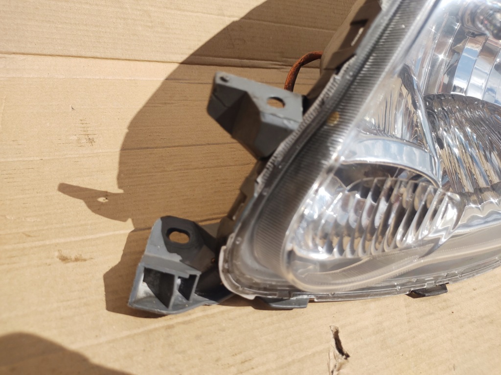 фото №4, Фара лампа передняя левая toyota yaris verso europa