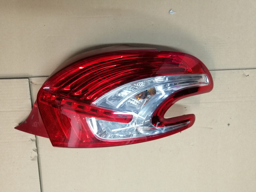 Купить Peugeot 208 фара задняя правый  led 9672628380 европа