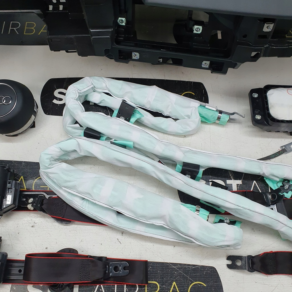 фото №9, Audi a3 8y приборная панель консоль nowa сшитая подушки безопасности ремни подушка безопасности серая нитка s3 rs3