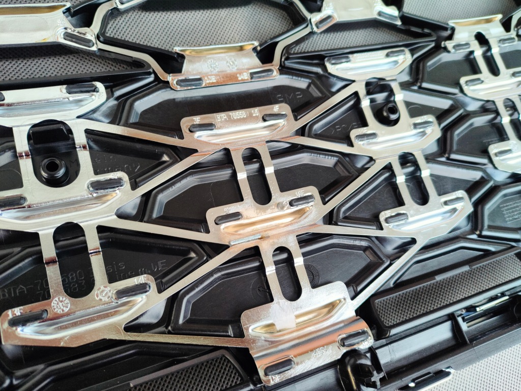 Решітка  решітка радіатора audi q3 83a 83a853651a 83f853651c 83f853651b s-line Київ