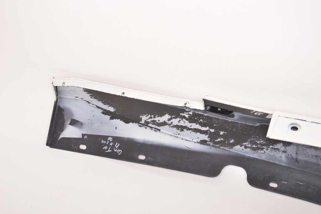 фото №5, Maserati granturismo молдинг поріг права білий