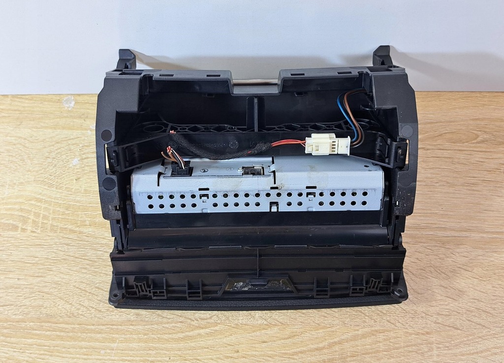 фото №4, Mercedes w204 дисплей екран бардачок a2048204297 #