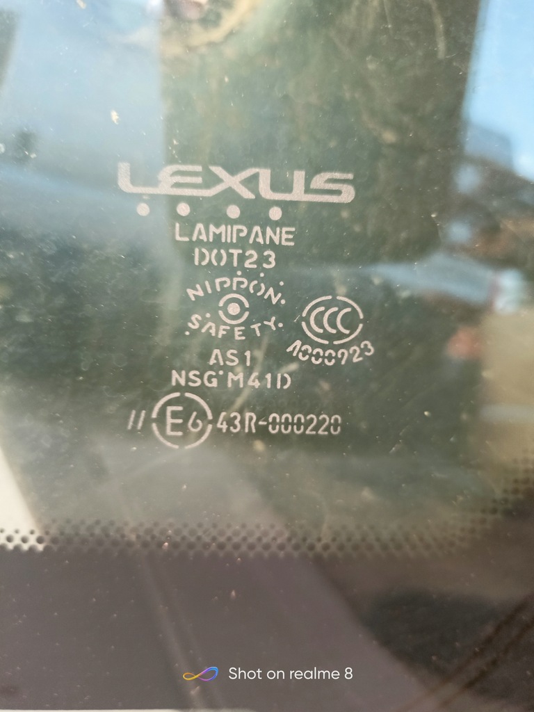 фото №3, Lexus стекло лобовое