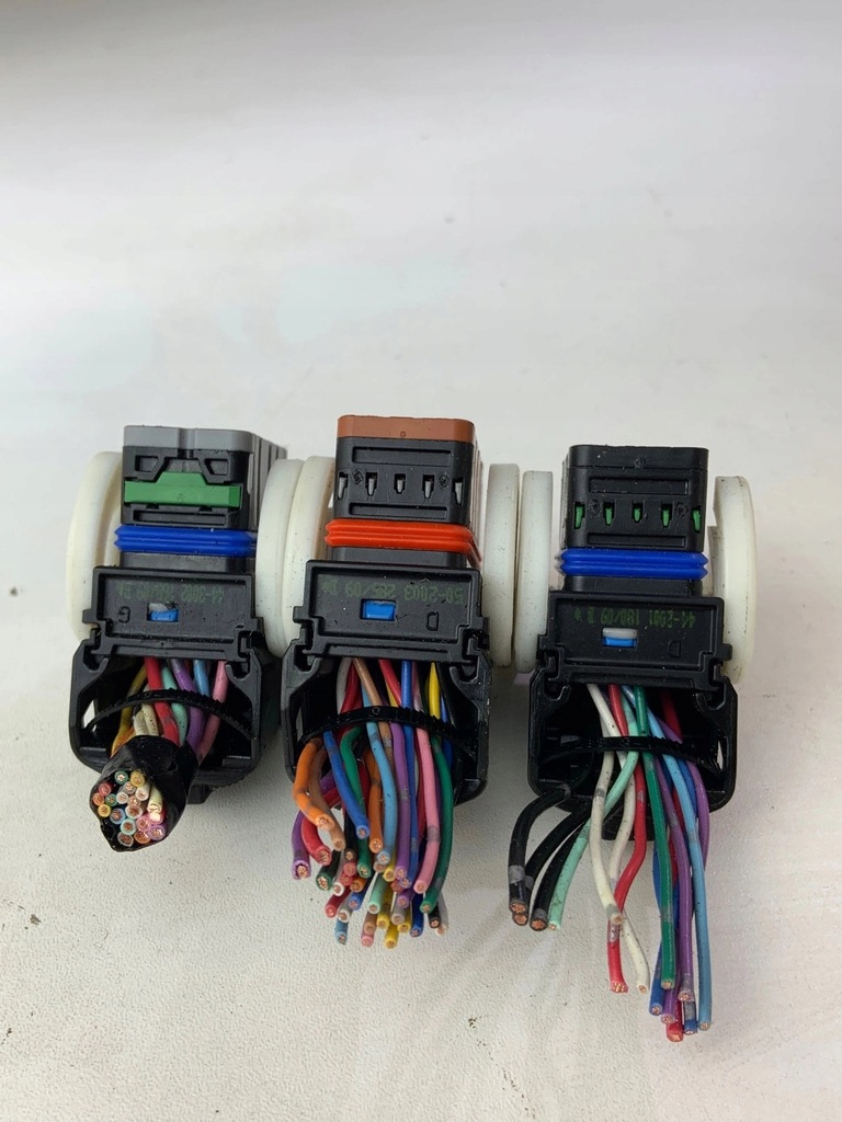 фото №5, Роз'єми штекер колодка блок керування двигуна mazda 3 bl 1.6citd