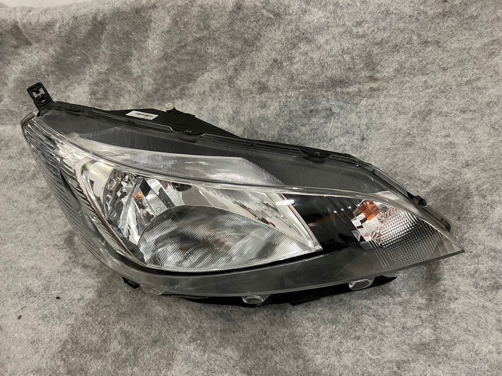 фото №1, Nissan nv200 правая лампа передняя