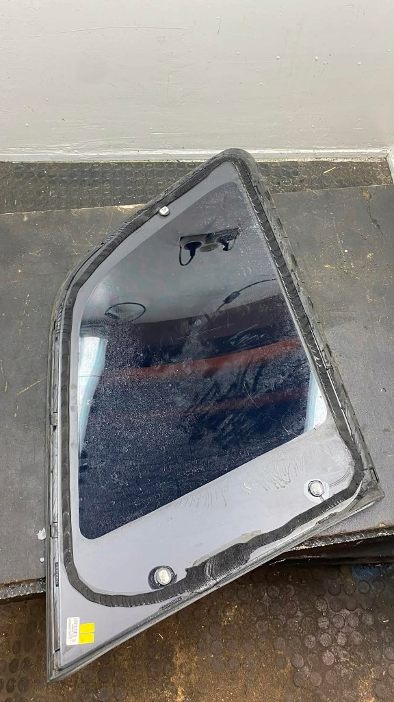 Скло багажника задня правий задній xc90 ii тонована в Україні