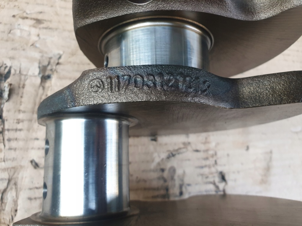 Wał колінчастий mercedes w126 107 m117 5,0 1170312101 Зі Шроту