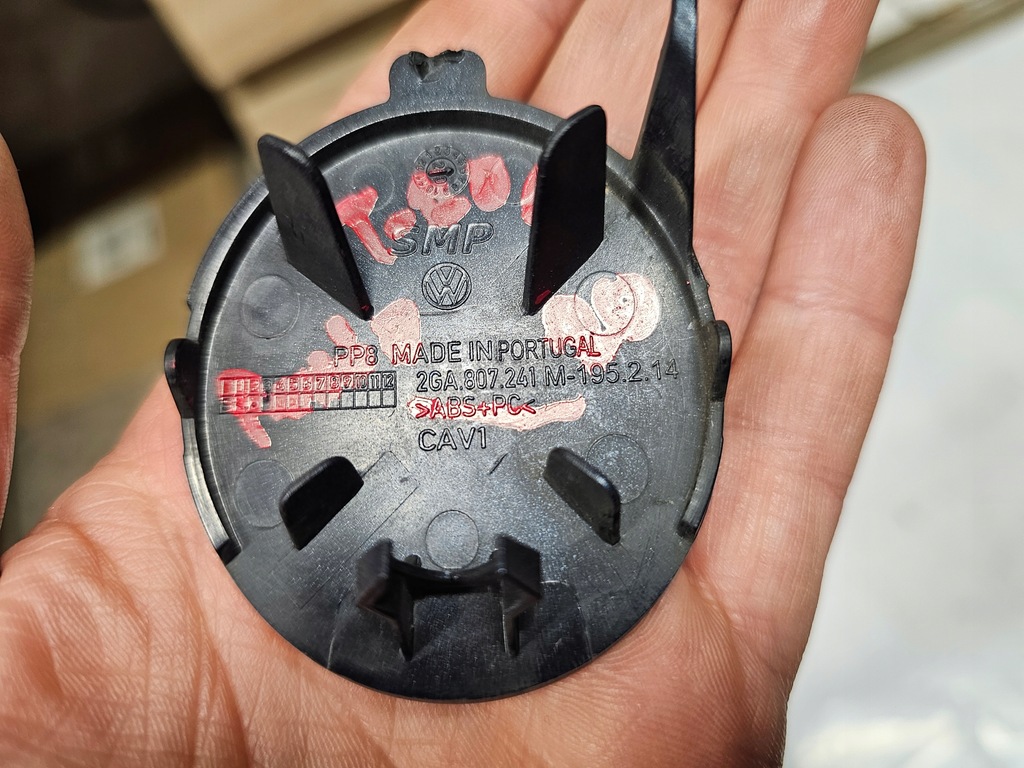 фото №6, Volkswagen t-roc заглушка фаркоп бампера перед 2ga807241m