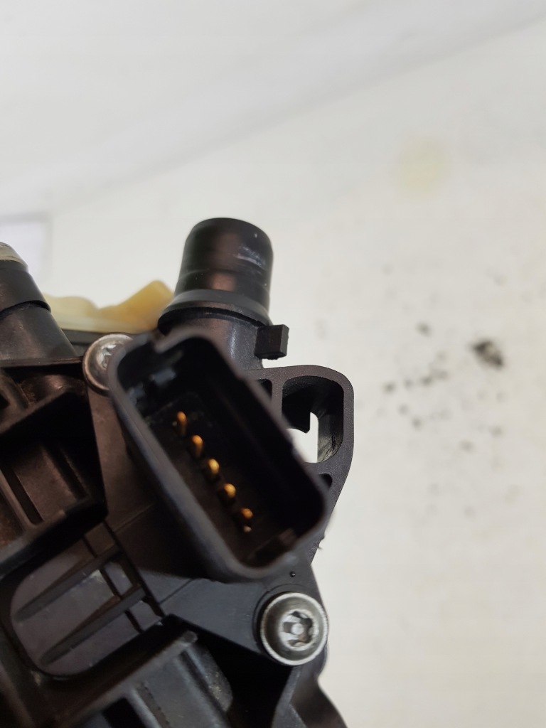 фото №9, Термостат корпус 9804160380 ford mondeo v 2.0 tdci t7cn