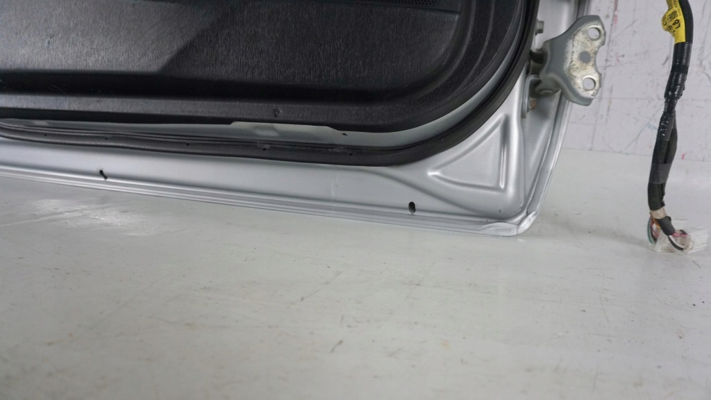 Дверь левое  перед левое передние toyota prius+ рестайлинг  prius + plus 15-18 1f7 Цена