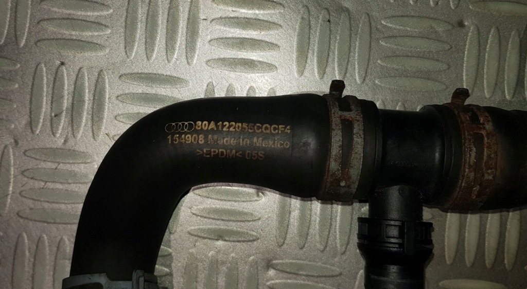 Audi q5 80a 2.0 tdi шланг пабтрубок  труба радиатора воды 80a122055cq шланги трубы Недорого