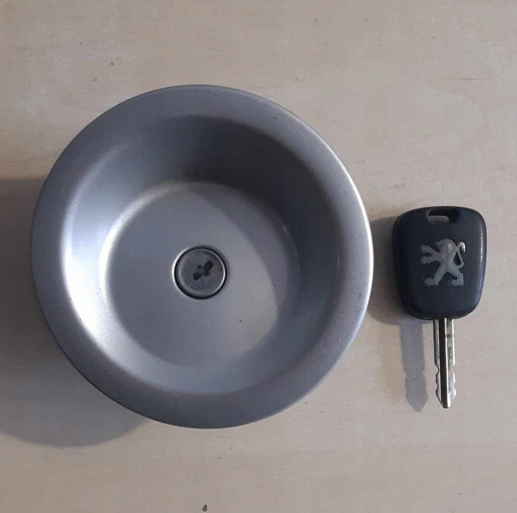 фото №1, Крышка заливной топлива peugeot partner citroen berlingo цвет ezrc + ключ