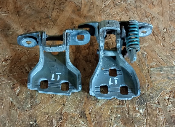 фото №1, Петлі двері лівий задня 2 штуки jeep commander