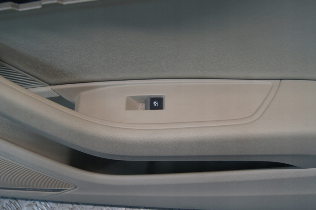 фото №9, Audi a5 8w f5 cabrio usa обшивка двері правий