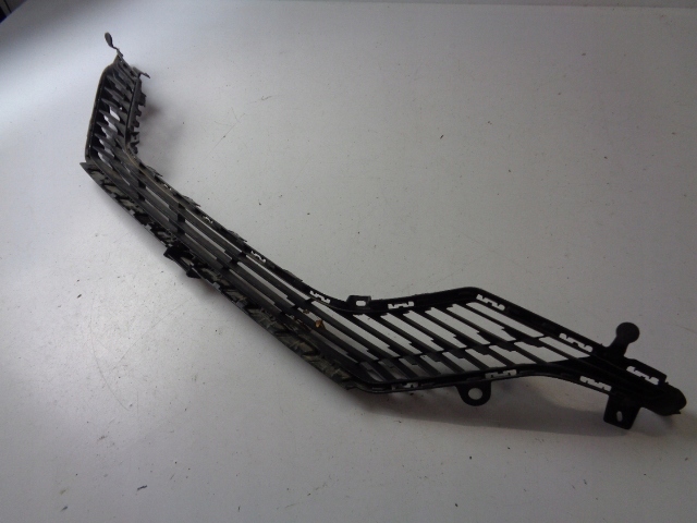 Купить Решётка бампера перед peugeot 208 2 2022 год