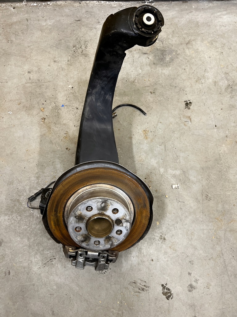 фото №1, Поворотный кулак рычаг левый задняя bmw 1 f40 / mini f54