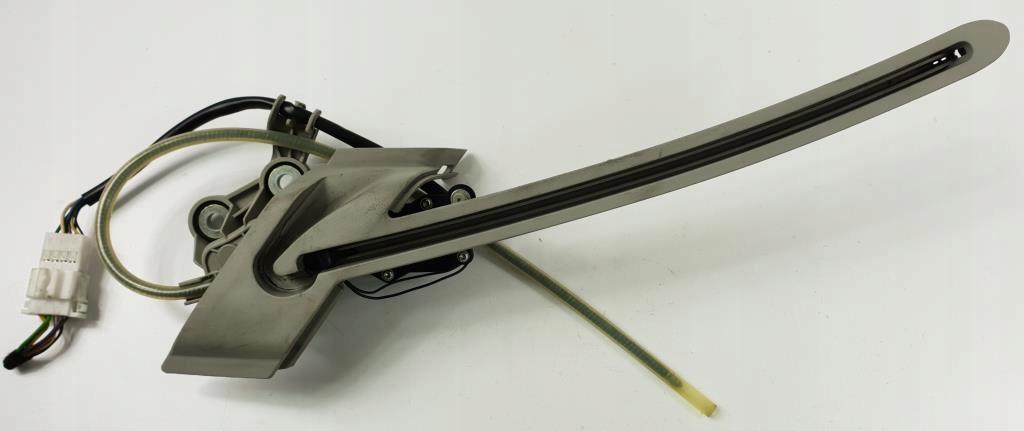 фото №1, Направляющая шторка правый задняя w212 a2128203042