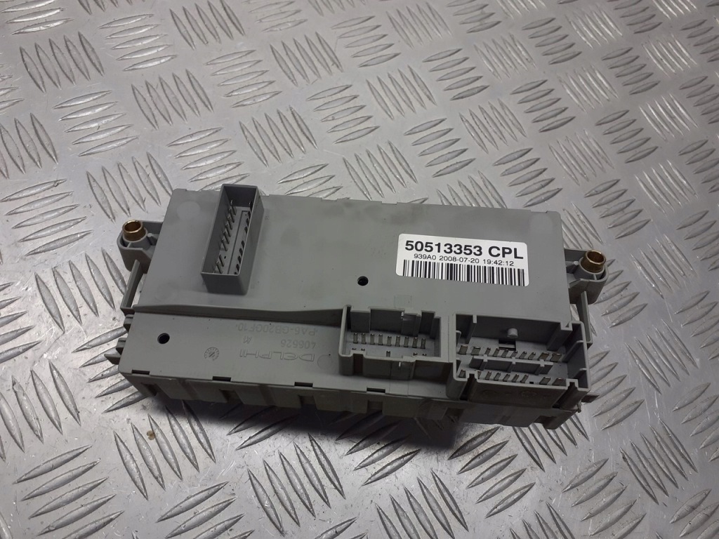 Купити Коробка запобіжників alfa romeo 159 1.9 jtdm 50513353
