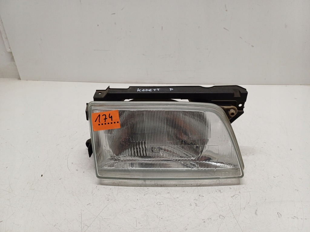 фото №1, Opel kadett e 84-91 лампа правая перед