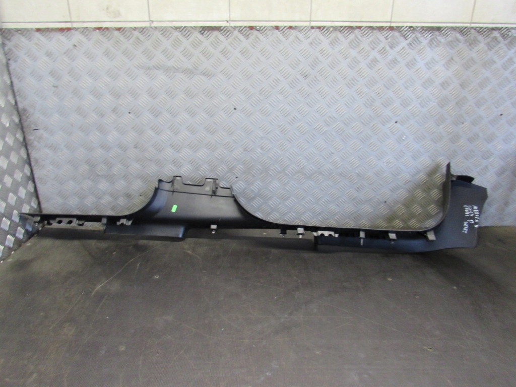 Накладка порога  права 455567867 opel meriva b 10-13r. в Україні
