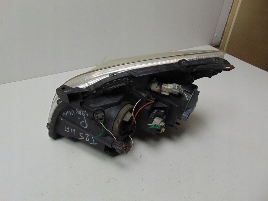 фото №7, Лампа правая toyota avensis t25 lift europa