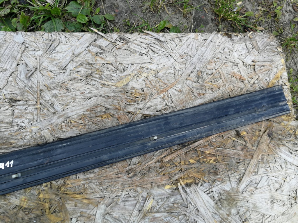 Молдинг правый  купе bmw e30 Недорого