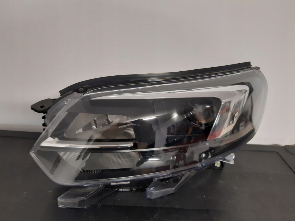 фото №1, Opel zafira d ксенон левый 98328376880-00