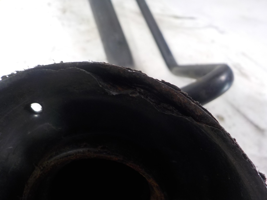 фото №4, Nissan x-trail t30 2.5 заливна горловина труба заливної пального