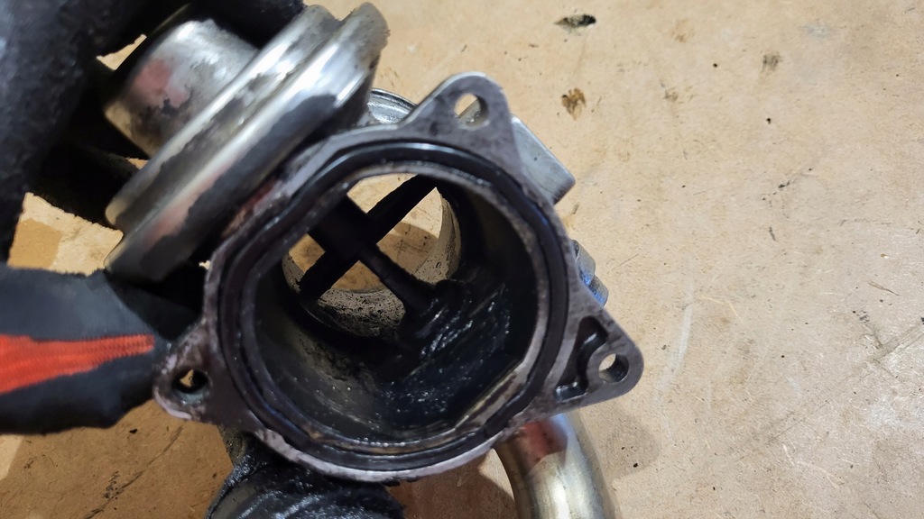 фото №4, Дроссельная заслонка vw passat 1,9tdi 038129637l