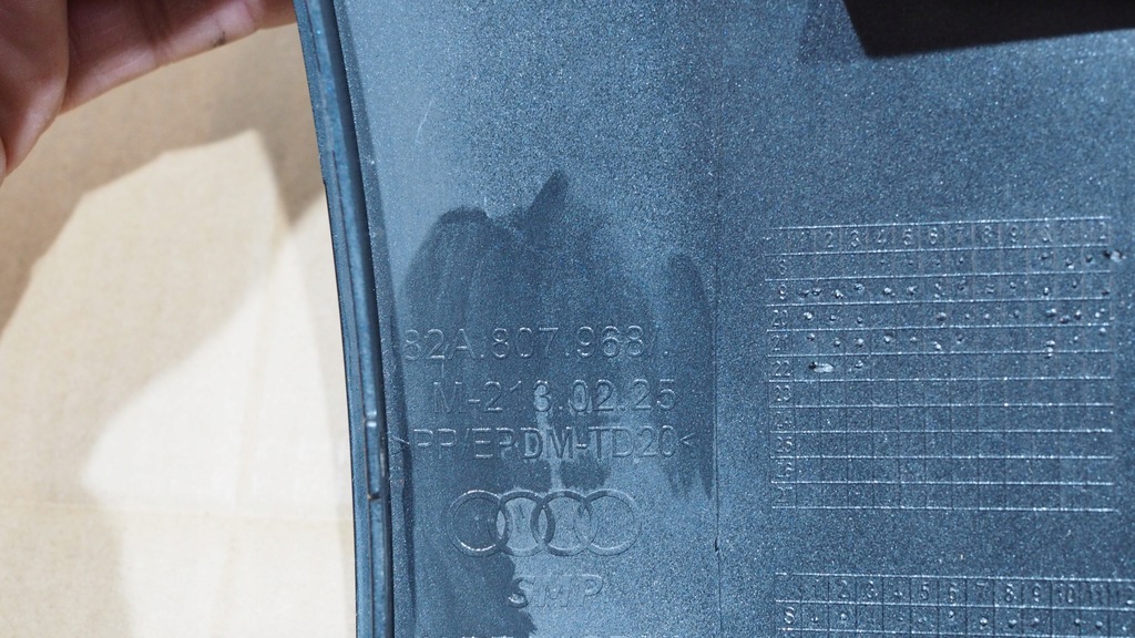 фото №6, Накладка-спойлер защита подкрылок правая задняя audi a1 82a807968