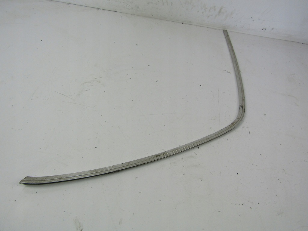 фото №1, Mercedes 123 w123 молдинг декоративна зовнішня рамки скло двері задня 4d 2szt