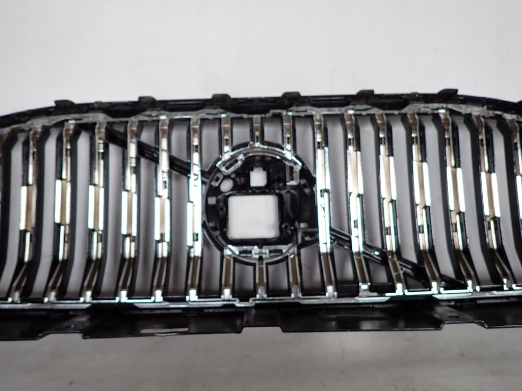 Volvo xc60 2 2 рестайлінг  21- решітка радіатора решітка  радіатора 32291019 Зі Шроту