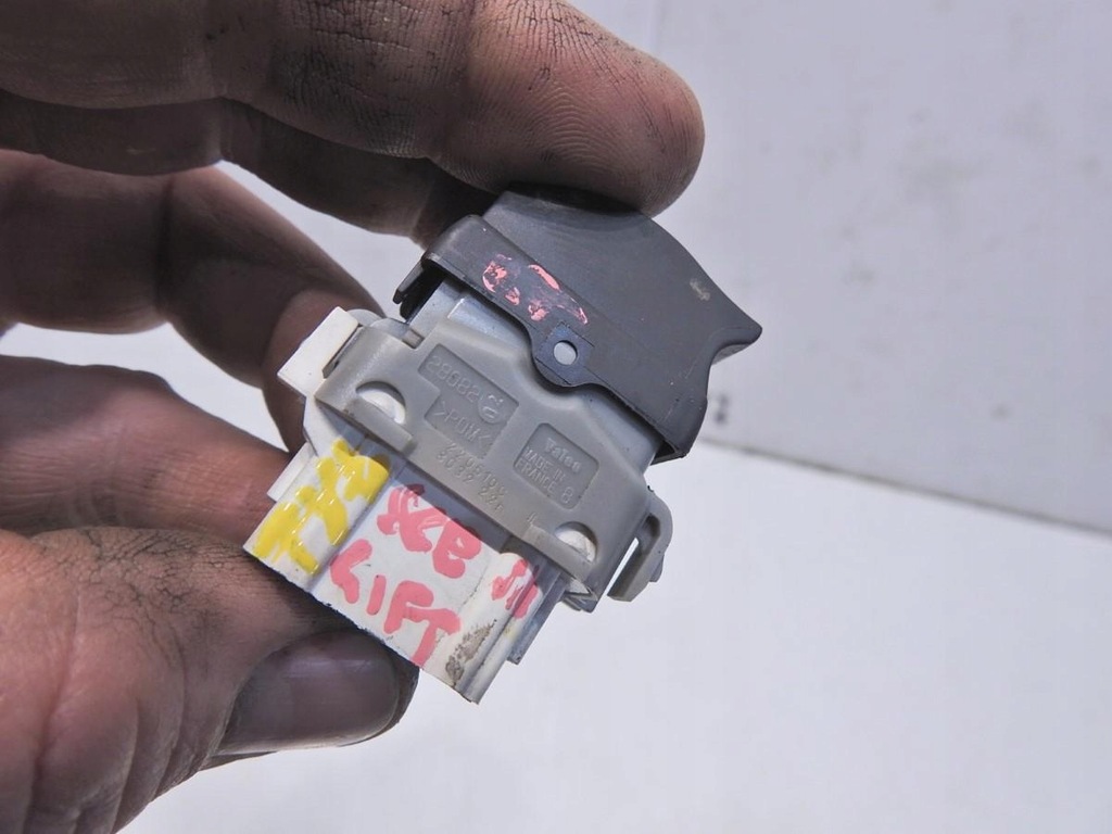 фото №3, Кнопка стекло задняя renault scenic ii lift 2808202