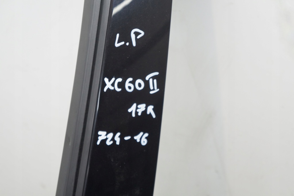 Двері лівий перед przedniie молдинг volvo xc60 2 724-16 17r Зі Шроту