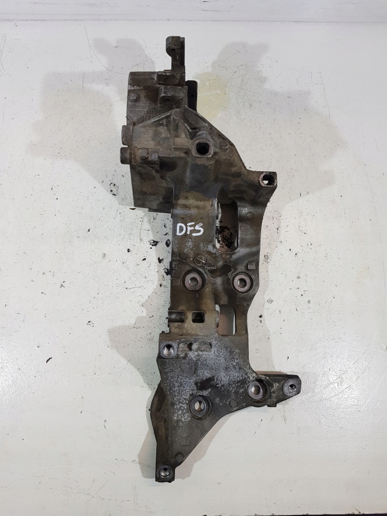 Кронштейн кронштейн генератора 04l903143d vw audi skoda a6 a4 2.0 tdi Доставка