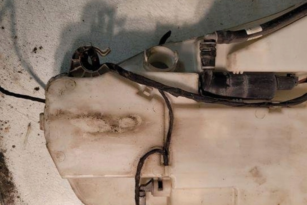 фото №10, Бачок омывателя bmw 7 f01, f02 7178745 4.4l бензиновый 300kw 2011