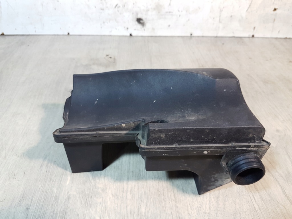 фото №1, Резонатор воздухозаборник воздуха 1.9 16v mercedes w168