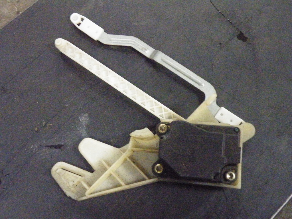 фото №1, Volvo xc90 привід замка кришки багажника задній