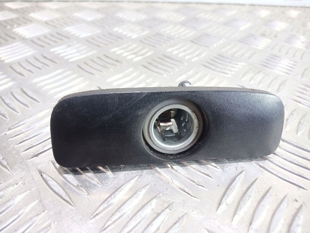 фото №1, Opel omega b1 1996 роз'єм 12v передні