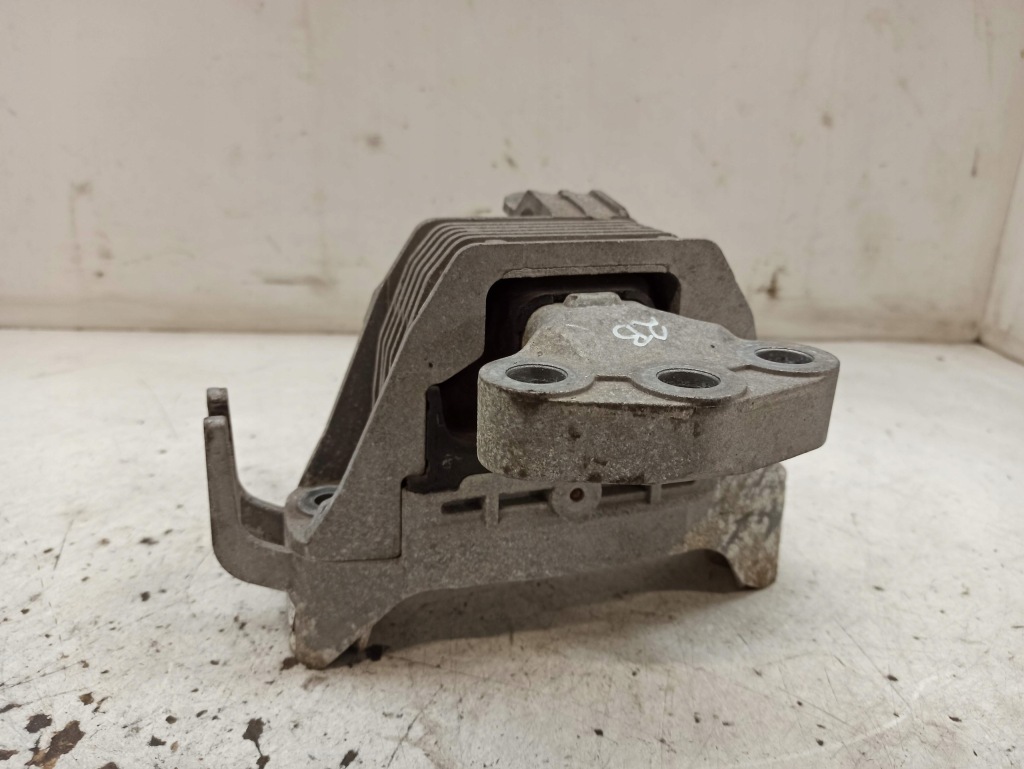 Купити Opel astra j 1.4t кронштейн подушка двигуна 13248472