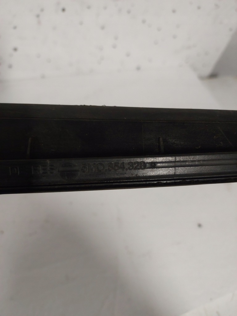 фото №6, Молдинг скло права vw golf v vi plus 5m0854328