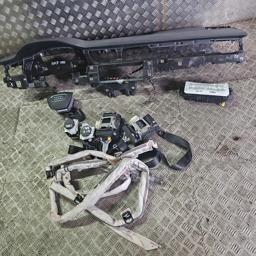 фото №5, Audi a6 c8 4k консоль приборная панель подушка безопасности ремни оригинал комплект sedan шторки безопасности