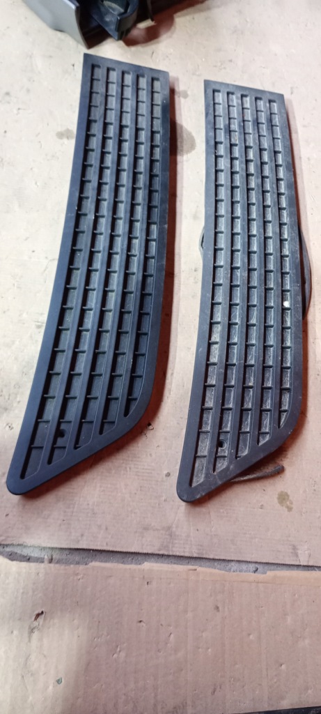 Купити Решітка капот правий vw crafter sprinter 906 06-17 оригінал 9068361318