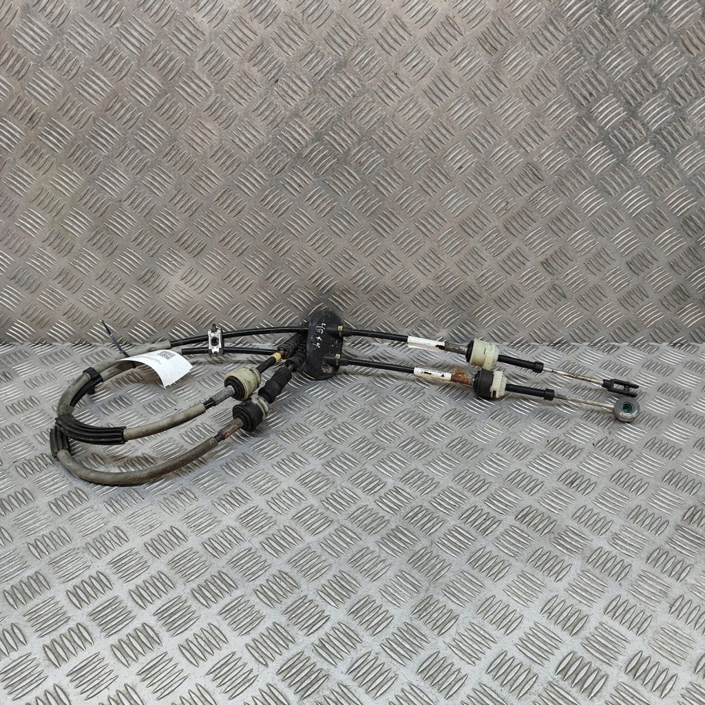 фото №1, Mercedes-benz a w176 2016 трос переключения передач