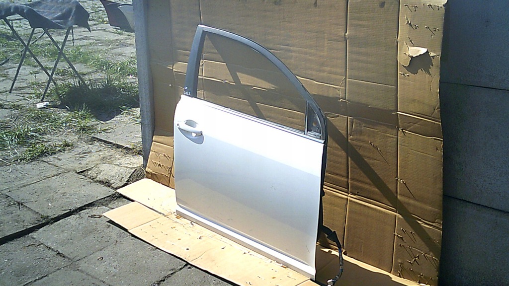 фото №2, Toyota avensis t25 двері праве передні